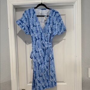 J. McLaughlin Blue and White Leaf Pattern Midi Dress